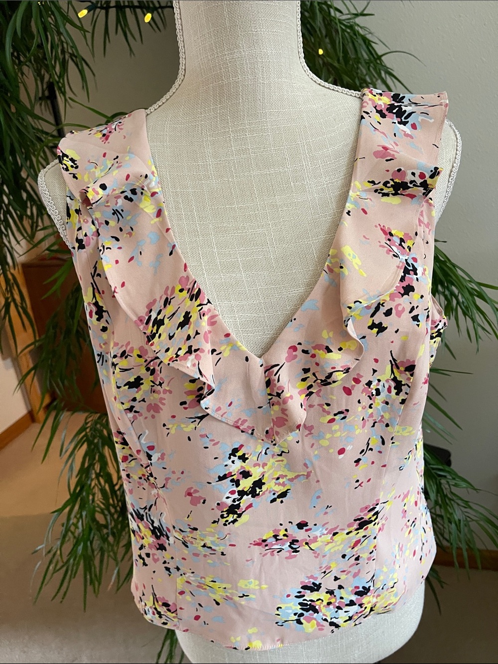 White House Black Market Pink Ruffle V-Neck Floral Camisole